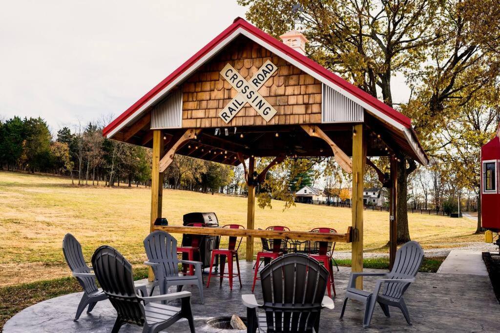 Bourbon Trail: Caboose On The Farm Villa Lawrenceburg Buitenkant foto