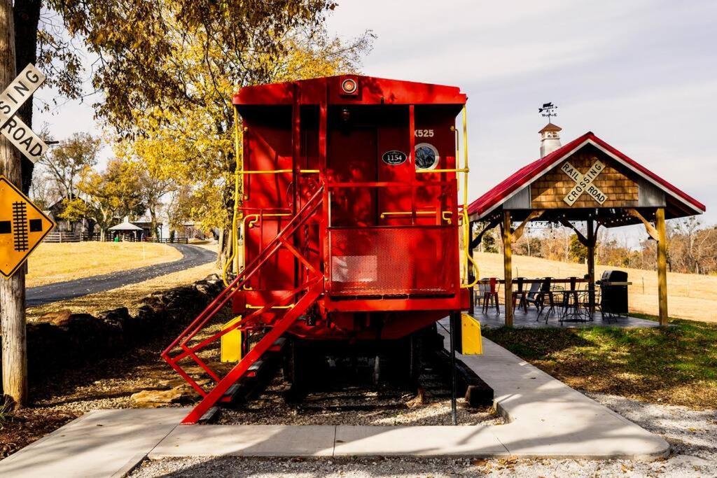 Bourbon Trail: Caboose On The Farm Villa Lawrenceburg Buitenkant foto